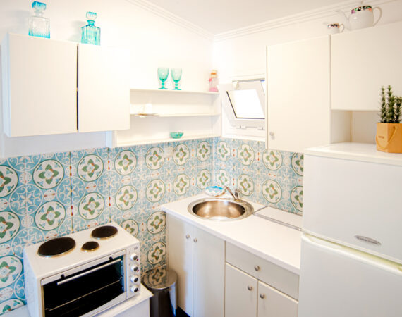 A fully equipped Private Kitchenette.