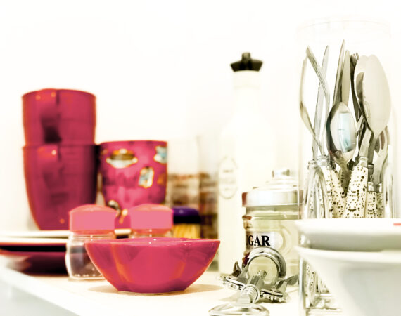 The snack room has the necessary kitchenware to prepare basic snacks.